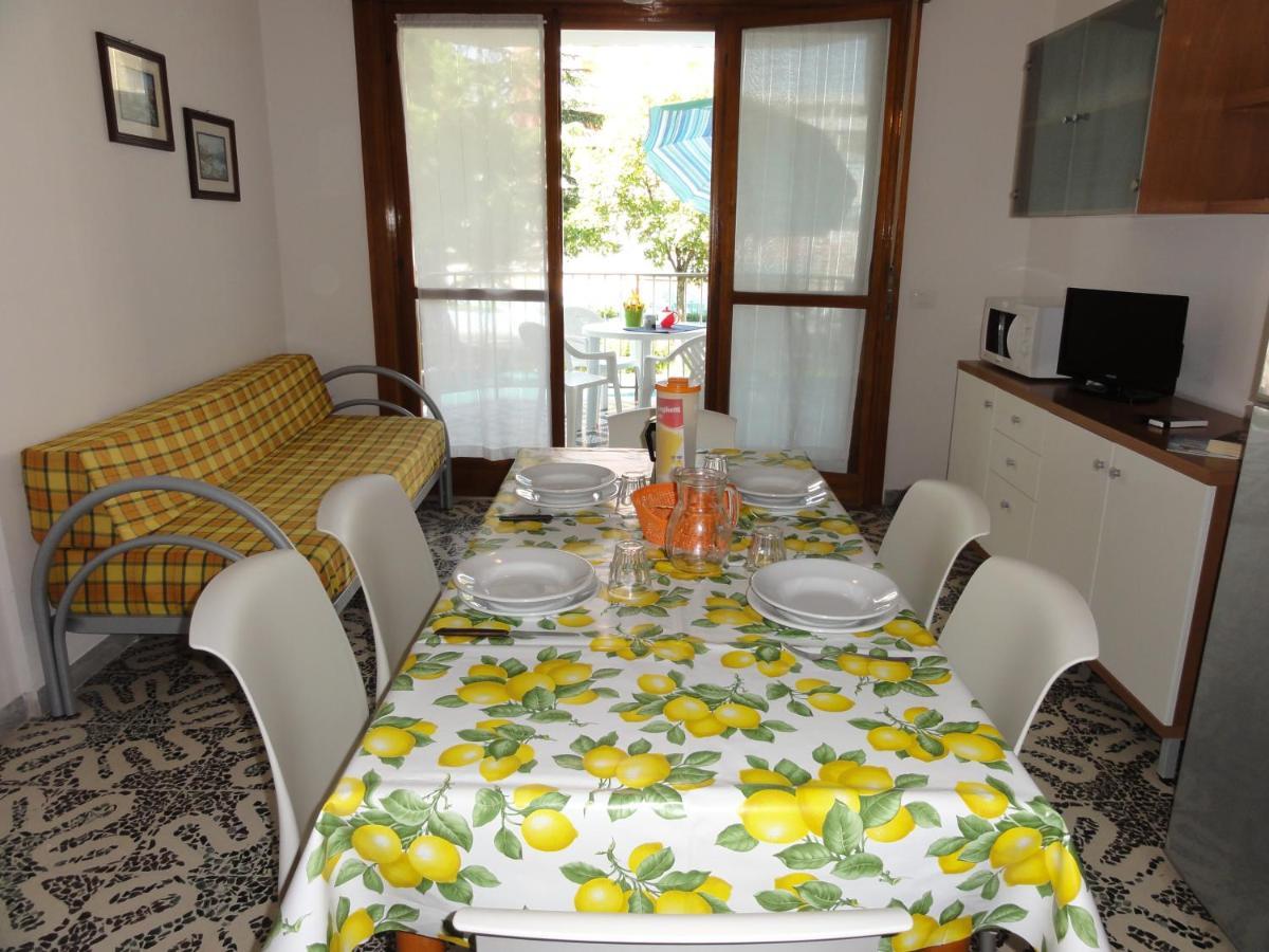 Giuliana - Appartamenti Bibione Habitación foto