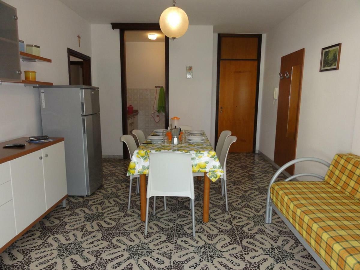 Giuliana - Appartamenti Bibione Habitación foto
